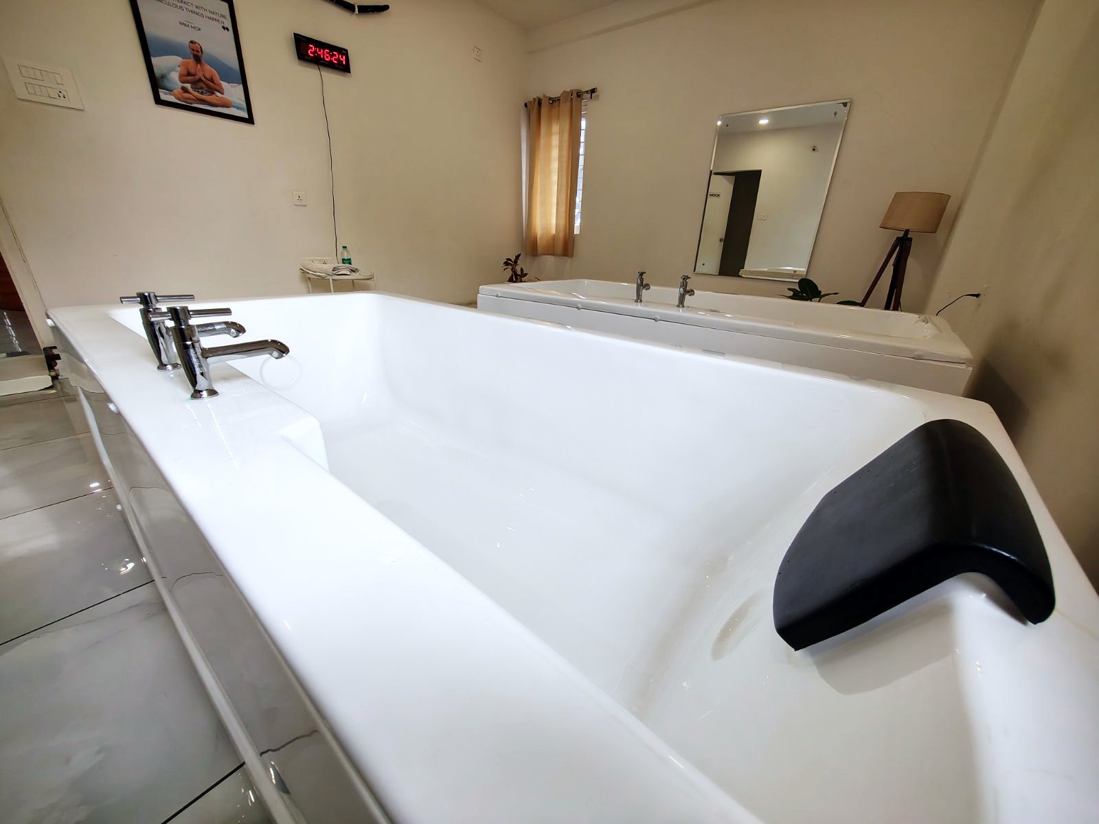 Tub detail